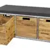 Holzbank mit Sitzmöglichkeit