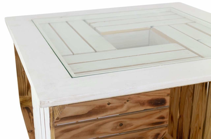 Wohnzimmertisch aus Holzkisten mit Glasplatte