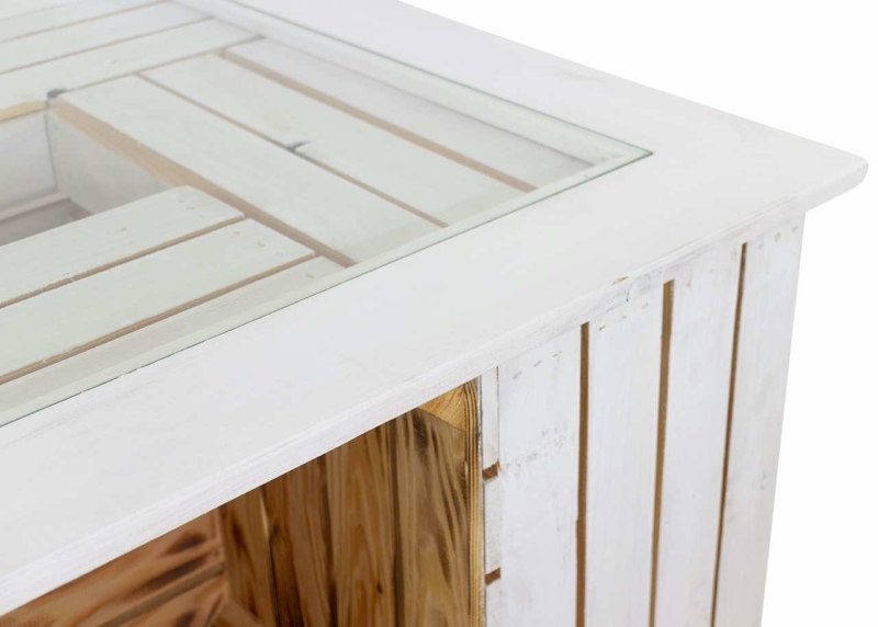 Wohnzimmertisch aus Holzkisten mit Glasplatte
