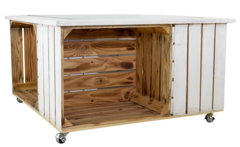 Wohnzimmertisch aus Holzkisten mit Glasplatte