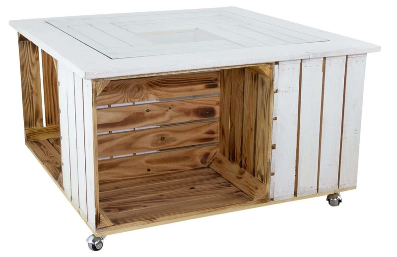 Wohnzimmertisch aus Holzkisten mit Glasplatte