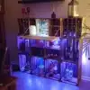 Minibar aus Holzkisten