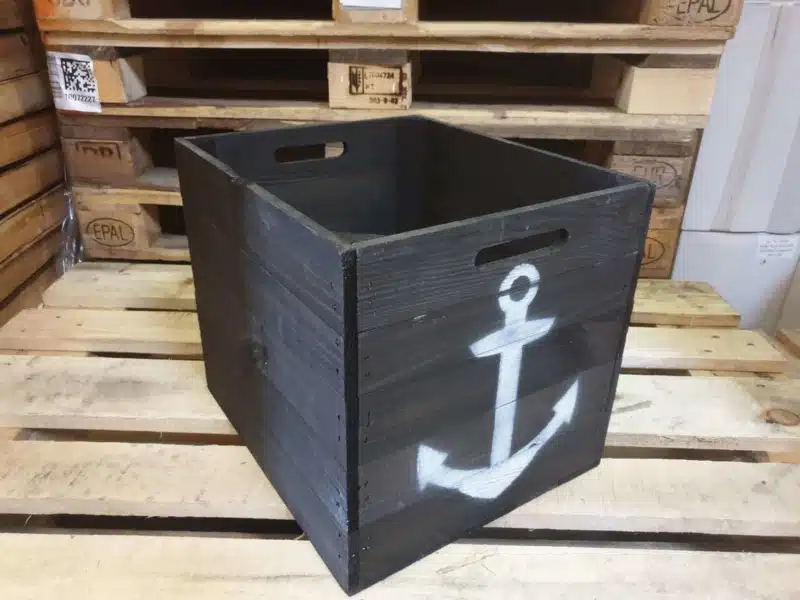 schwarze-holzkiste-aufbewahrungskiste-kallax-aufbewahrungsbox