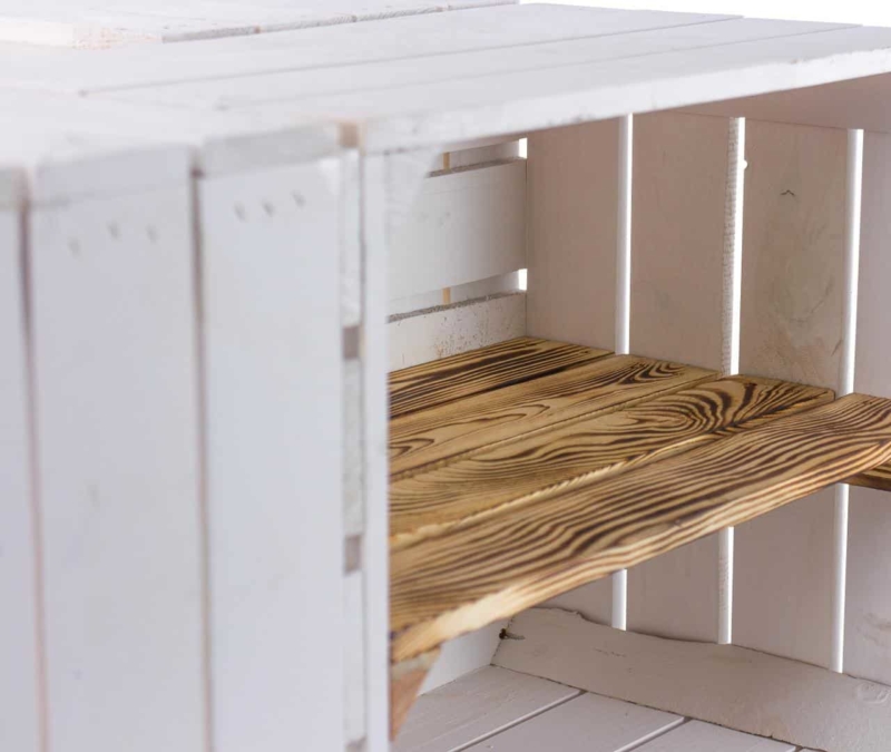 weisser-holzkisten-moebel-tisch-couchtisch-aus-kisten-holz