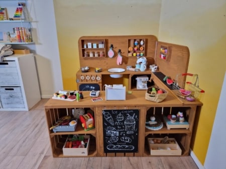 kinderkueche-selber-bauen-diy-holzkisten-set-kaufen-spielkueche-kaufmannsladen